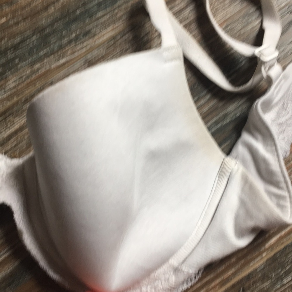 Bras - Picture 3 of 4